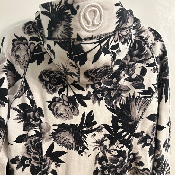Lululemon Rare Floral Scuba Size 12 - Picture 6 of 9
